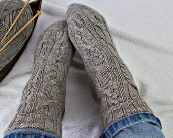 Knitting Pattern Cable Socks  / Cable Knit Socks / Easy PDF Pattern in English and German /