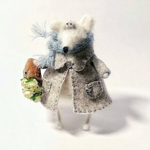 Knitted mouse, Romantic gift , Knit posable figurine