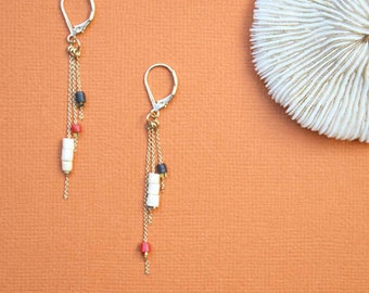 Crocus / gold dangling earrings in fine gold / stones of African origin