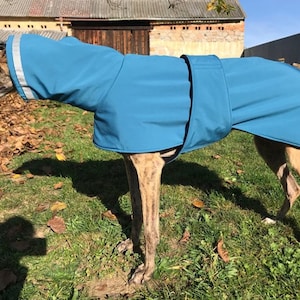 Abrigo de invierno para galgos azules: ropa impermeable de forro polar softshell para galgos.