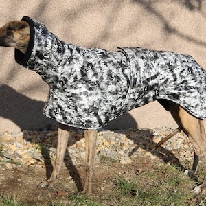 Abrigo polar impermeable para galgos: ropa de invierno para perros en negro y plateado