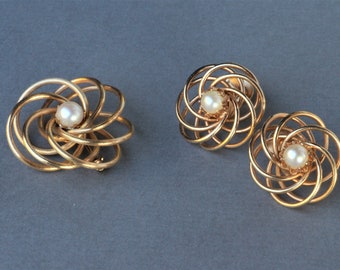 MINT Scandinavian Vintage 12K Yellow Gold Filled and Cultured Pearls Floral Jewelry Set Brooch and Screw back Earrings