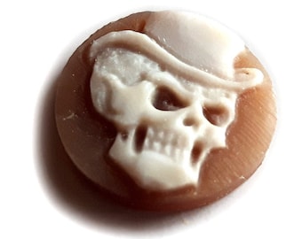 Loose Shell Cameo: Hand-Carved Sardonyx Skull with Hat, Italian Jewelry (17mm)