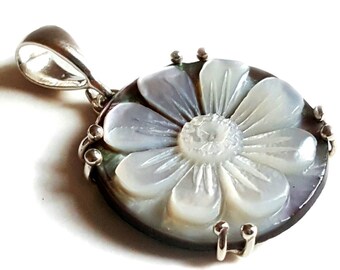 Daisy Cameo Pendant: Mother of Pearl, Sterling Silver, Italian Jewelry