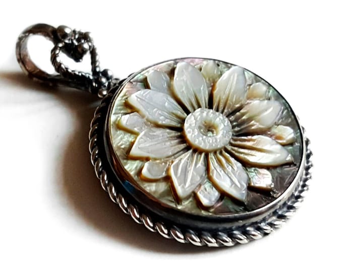 Mother of pearl grey cameo pendant italian cameos jewelry donadio cameos shell pendentif camée colgante camafeo  カメオペンダント Камея подвеска