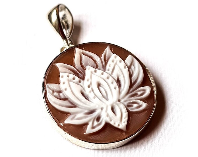 Shell cameo pendant lotus mandala flower italian cameo jewelry donadio cameo shell pendentif camée камея подвеска カメオペンダント colgante camafeo