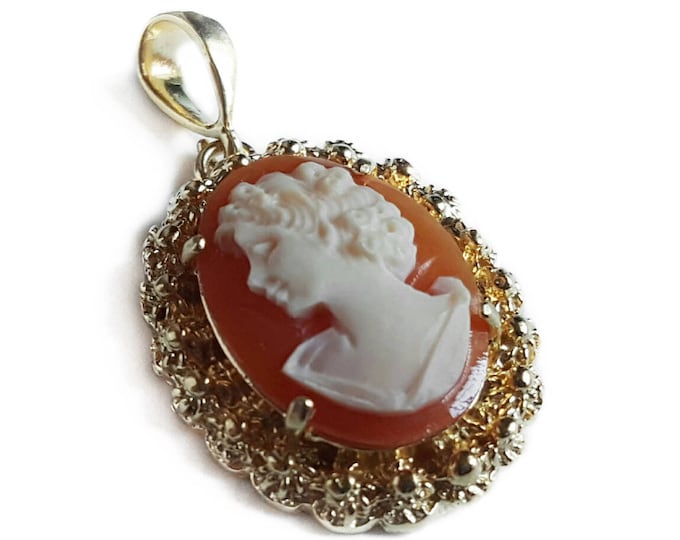 Cornelian cameo pendant profile italian cameo jewelry donadio cameo shell pendentif camée colgante de camafeo  カメオペンダント Камея подвеска