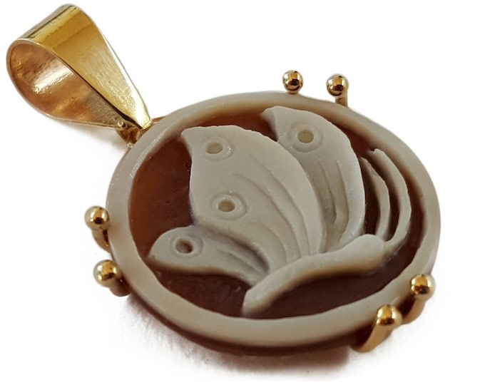 Gold shell cameo pendant Butterfly italian cameo jewelry donadio cameo shell pendentif camée colgante camafeo カメオペンダント Камея подвеска