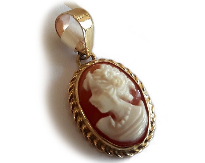 Gold cameo pendant woman profile italian cameo jewelry donadio cameo shell pendentif camée colgante de camafeo カメオペンダント Камея подвеска