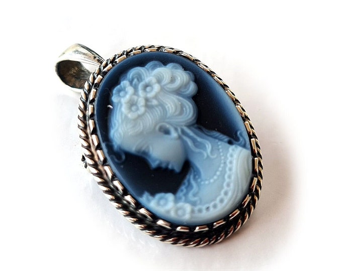 Blue cameo pendant lady italian cameo jewelry donadio stone cameo pendentif camée colgante camafeo カメオペンダント Камея подвеска