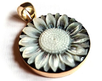 Gold cameo pendant sunflower mother pearl italian cameo jewelry donadio cameo shell pendentif camée colgante camafeo カメオペンダント Камея подвеска