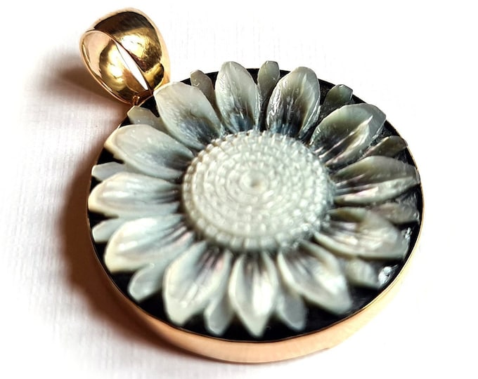 Gold cameo pendant sunflower mother pearl italian cameo jewelry donadio cameo shell pendentif camée colgante camafeo カメオペンダント Камея подвеска