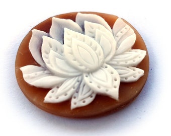 Mandala Lotus Flower Cameo: Hand Carved Sardonyx Shell (20mm)