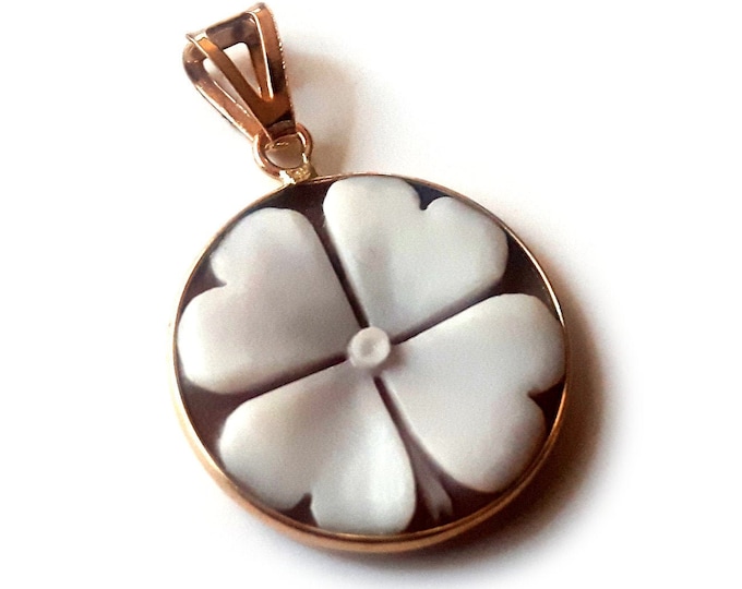 Gold cameo pendant quatrefoil flower italian cameo jewelry donadio cameo shell pendentif camée colgante camafeo カメオペンダント Камея подвеска