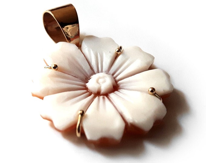Gold cameo pendant daisy italian cameos jewelry donadio cameo shell pendentif camée colgante camafeo