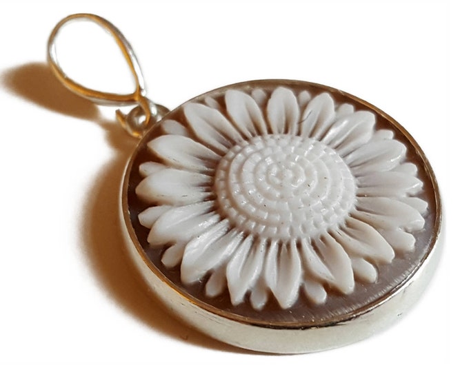 Shell cameo pendant Sunflower italian cameos jewelry donadio cameos shell pendentif camée colgante de camafeo カメオペンダント Камея подвеска