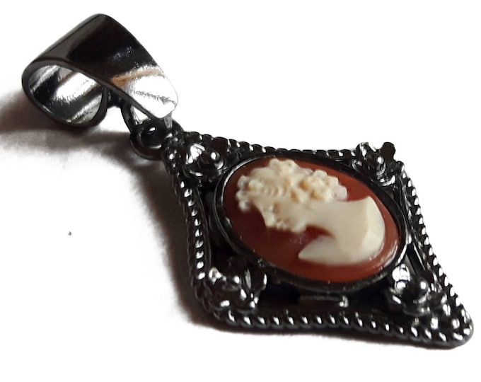 Cameo pendant dark silver italian cameo jewelry donadio cameo shell pendentif camée colgante de camafeo  カメオペンダント Камея подвеска