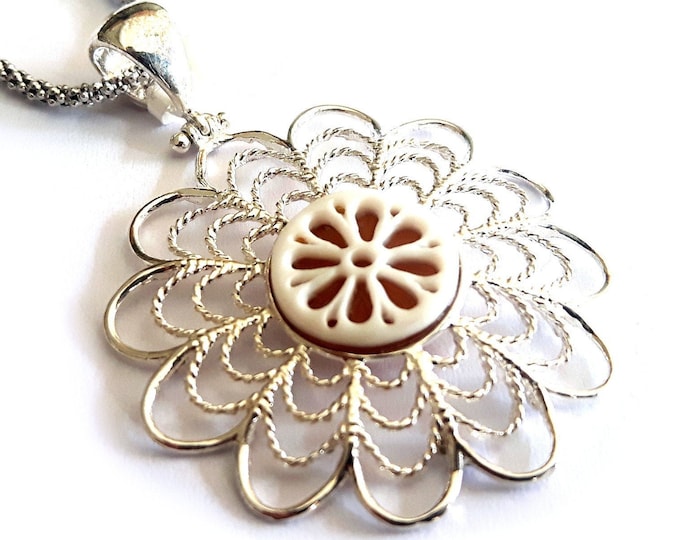 Shell cameo pendant flower web shaped italian cameos jewelry donadio cameos shell pendentif camée colgante camafeo カメオペンダント Камея подвеска