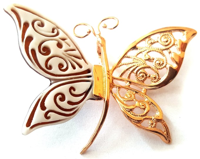 Shell cameo pendant Butterfly shaped italian cameo jewelry donadio cameo shell pendentif camée colgante camafeo カメオペンダント Камея подвеска