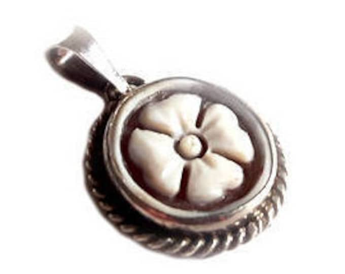 Boho shell cameo pendant Quatrefoil italian cameo jewelry donadio cameo shell pendentif camée colgante de camafeo  カメオペンダント Камея подвеска