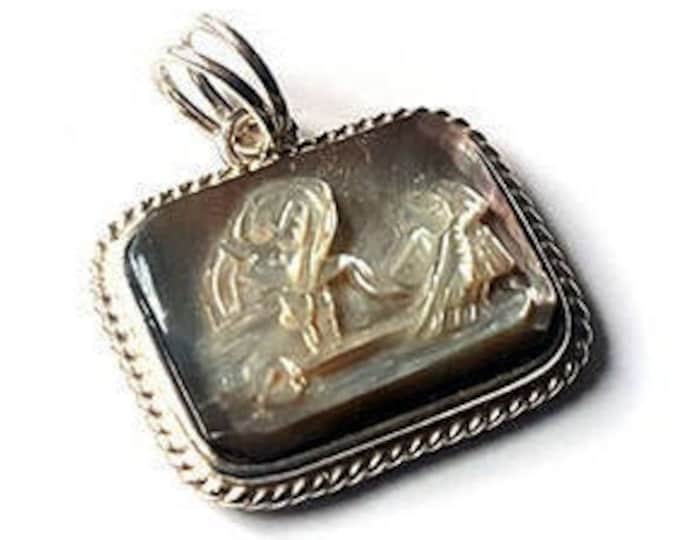 Mother of pearl square cameo pendant italian cameo jewelry donadio cameo shell pendentif camée colgante camafeo カメオペンダント Камея подвеска