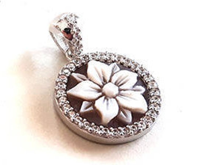 Shell cameo pendant lotus zircons italian cameos jewelry donadio cameos shell pendentif camée colgante camafeo カメオペンダント Камея подвеска