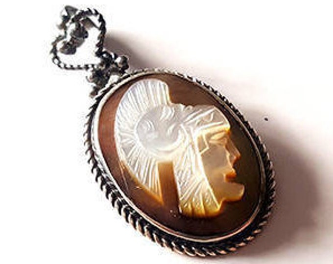 Mother of pearl cameo pendant Warrior italian cameo jewelry donadio cameo shell pendentif camée colgante camafeo カメオペンダント Камея подвеска