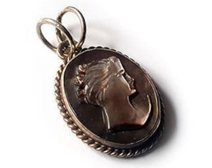 Motherofpearl cameo pendant woman profile italian cameo jewelry donadio cameo pendentif camée colgante camafeo カメオペンダント Камея подвеска