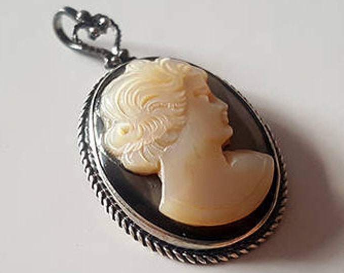 Vintage Mother of pearl cameo pendant italian cameo jewelry donadio cameos shell pendentif camée colgante camafeo カメオペンダント Камея подвеска