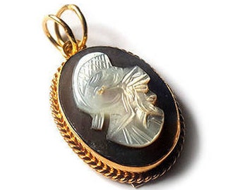 Motherofpearl cameo pendant antique warrior italian cameo jewelry donadio cameos pendentif camée colgante camafeo カメオペンダント Камея подвеска