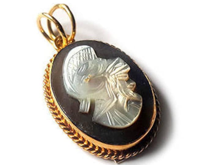 Motherofpearl cameo pendant antique warrior italian cameo jewelry donadio cameos pendentif camée colgante camafeo カメオペンダント Камея подвеска