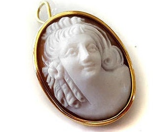 Vintage Donadio Cameo Brooch Pendant: 18kt Gold Sardonyx Shell