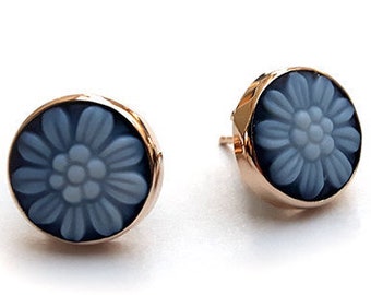 Orecchini con cammeo a margherita in oro: agata blu, gioielli italiani