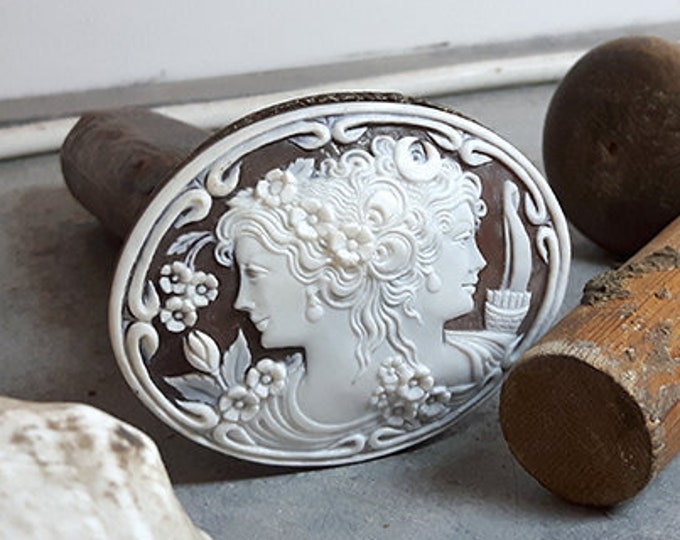 Shell cameo Flora Diana goddesses italian cameo jewelry donadio cameo shell sardonyx cameo camée lâche ルーズカメオ свободная камея camafeo flojo