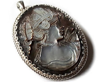 Grey mother of pearl cameo brooch & pendant Ceres italian cameo jewelry donadio cameos pendentif broche camée camafeo カメオブローチ камея брошь