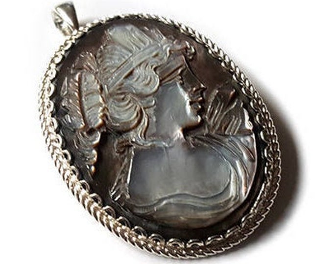Grey mother of pearl cameo brooch & pendant Ceres italian cameo jewelry donadio cameos pendentif broche camée camafeo カメオブローチ камея брошь