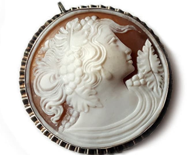 Shell cameo brooch & pendant Maenad Bacchante italian cameo jewelry donadio cameos shell camafeo broche camée Камуфляжная брошь カメオブローチ