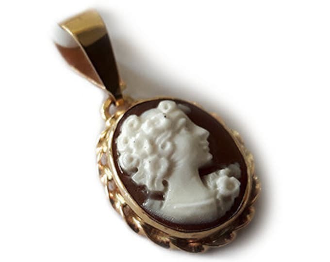 Gold shell cameo pendant lady profile italian cameo jewelry donadio cameo shell pendentif camée colgante camafeo カメオペンダント Камея подвеска