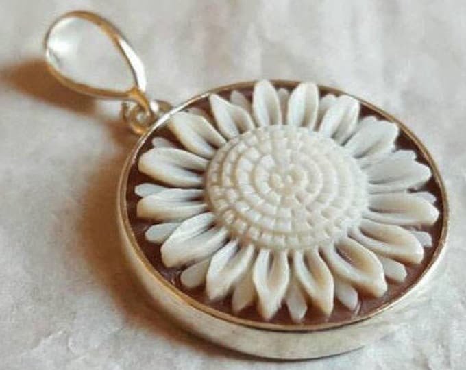 Floral shell cameo ring 925 sterling silver, italian handmade cameo, flower cameo, gift for her, birthday gift, italian jewels modern