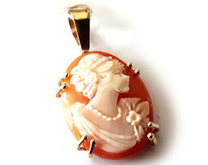 Gold cameo pendant lady pearls necklace italian cameo jewelry donadio cameo shell pendentif camée colgante camafeo カメオペンダント Камея подвеска