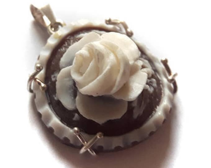 Shell cameo pendant Rose wavy frame italian cameos jewelry donadio cameos shell pendentif camée colgante de camafeo カメオペンダント Камея подвеска