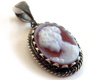 Red agate cameo pendant lady chignon italian cameo jewelry donadio stone cameo pendentif camée colgante de camafeo カメオペンダント Камея подвеска
