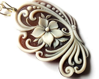 Gold butterfly cameo pendant italian shell cameo jewelry donadio cameos shell pendentif camée colgante de camafeo カメオペンダント Камея подвеска