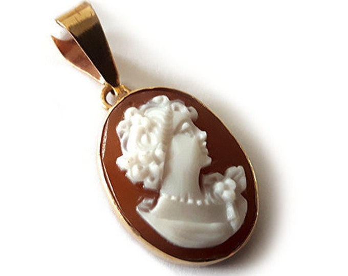 Gold sardonyx cameo pendant woman profile italian cameo jewelry donadio cameo shell pendentif camée colgante camafeo カメオペンダント Камея подвеска