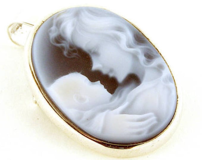 Blue cameo brooch pendant mother & child italian cameo jewelry donadio stone cameos pendentif camée colgante camafeo カメオペンダント Камея