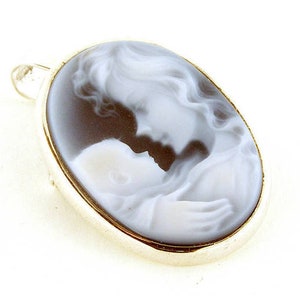 Blue cameo brooch pendant mother & child italian cameo jewelry donadio stone cameos pendentif camée colgante camafeo カメオペンダント Камея