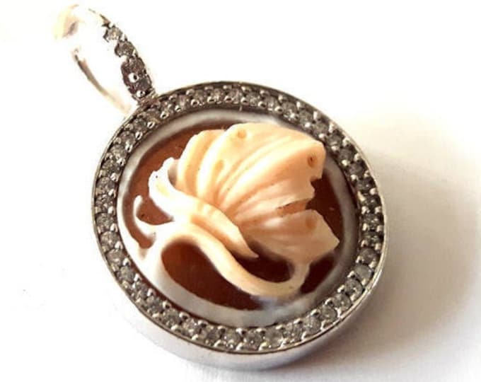 Shell cameo pendant Butterfly italian cameo jewelry donadio cameo shell pendentif camée colgante camafeo カメオペンダント Камея подвеска
