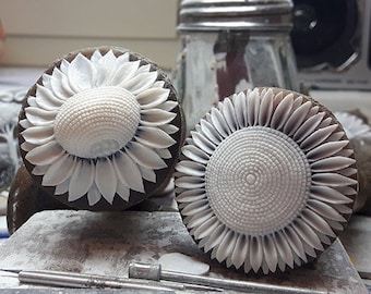 Hand Carved Sunflower Cameo: Sardonyx Shell, Italian Jewelry (4-5 cm)