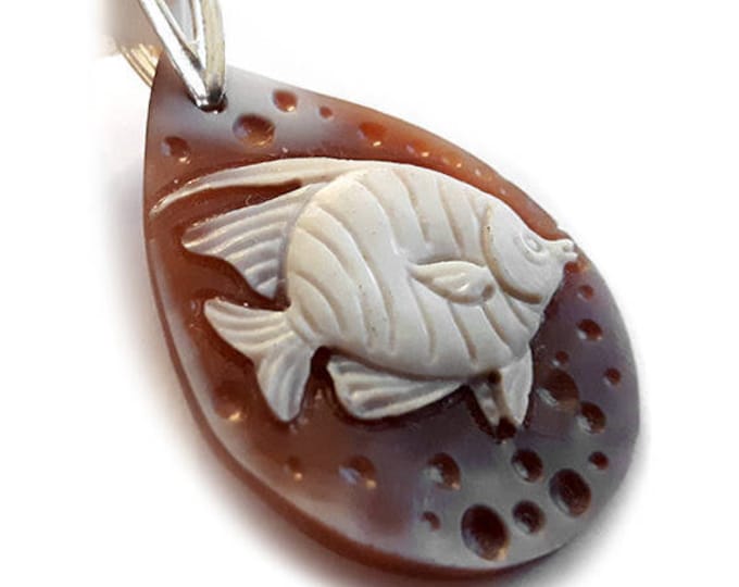 Shell cameo pendant Fish italian cameos jewelry donadio cameos shell pendentif camée colgante camafeo カメオペンダント Камея подвеска