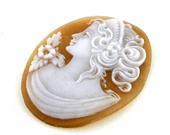 Venus Aphrodite Sardonyx Shell Cameo: Italian Jewelry